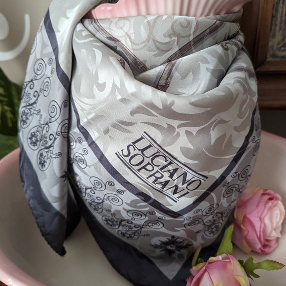 Vintage Luciano Soprani 100% Italian Silk Scarf - Picture 10 of 10